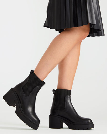 KOA Black Lug Sole Chelsea Women's Ankle Boot | Steve Madden Signature