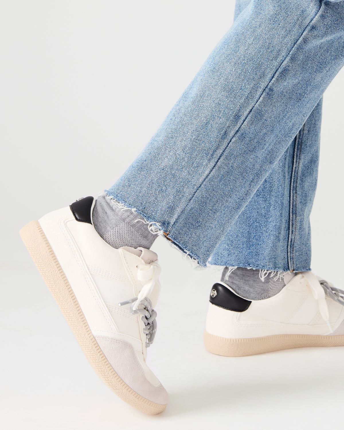 SPORTY White Low-Top Lace-Up Women's Sneaker | Steve Madden Featured