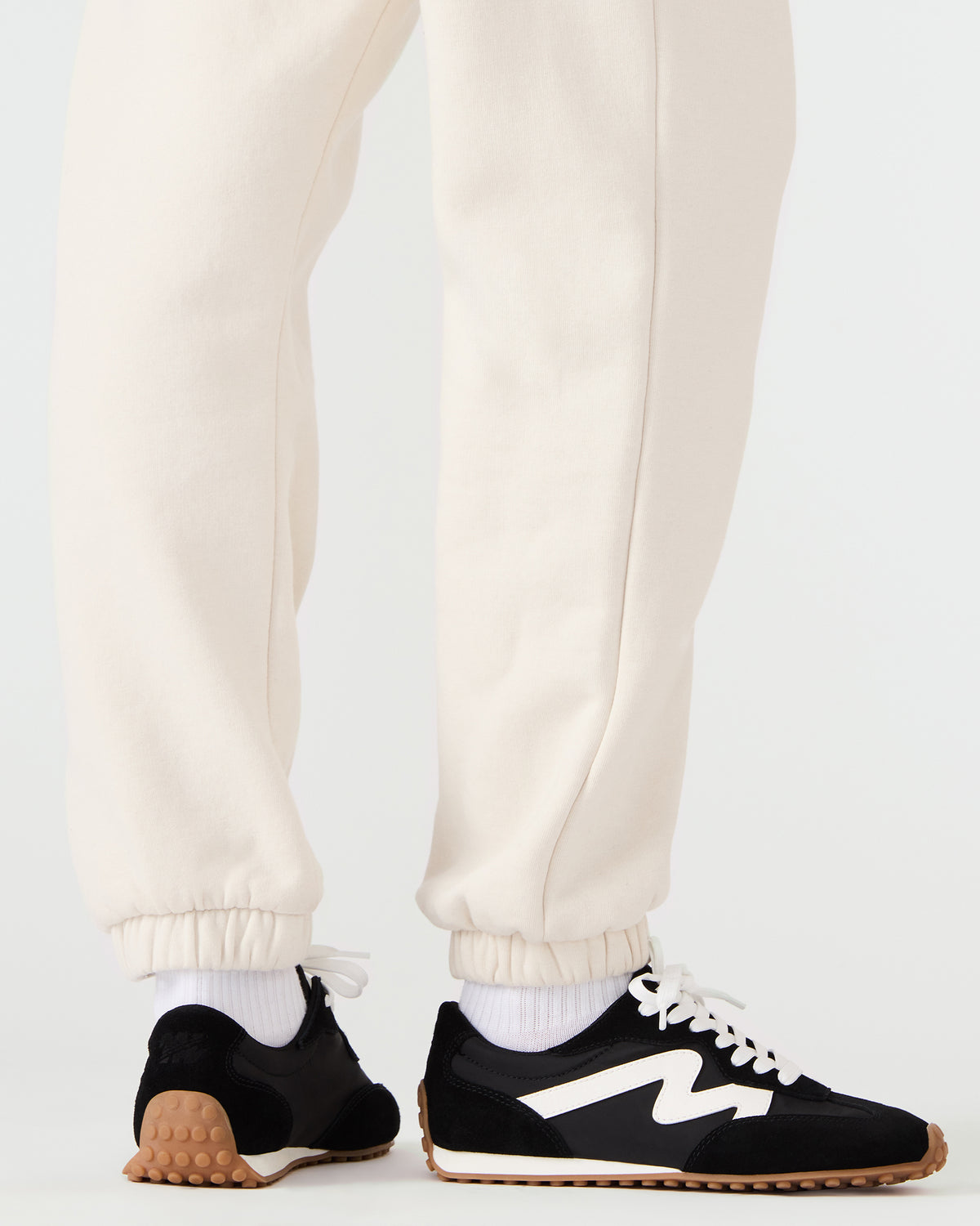 CASPER Black/White Low-Top Lace-Up Women's Sneaker | Steve Madden Hot Sale