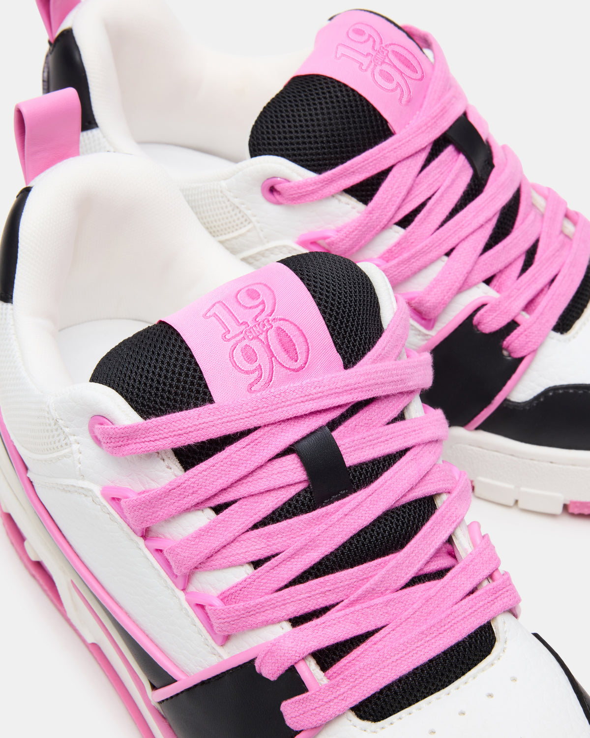 SKATER Black/Pink Low-Top Lace-Up Women's Sneaker | Steve Madden Popular