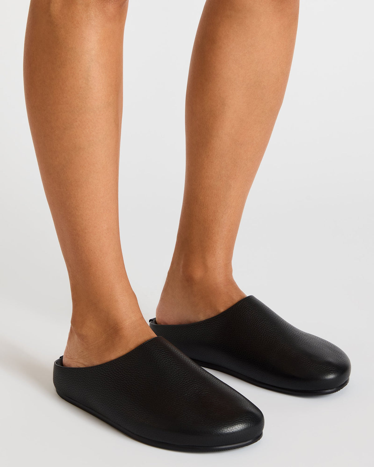 FERN Black Leather Mule Slip-On Round-Toe Women's Flat | Steve Madden Premium