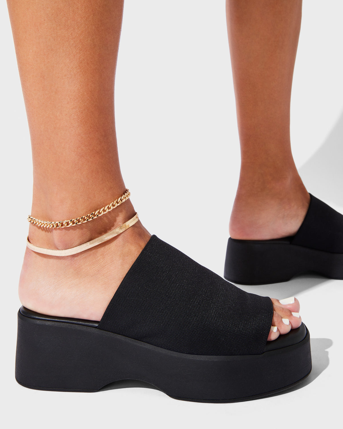 SLINKY30 Black Women's Platform Sandal | Steve Madden Quality
