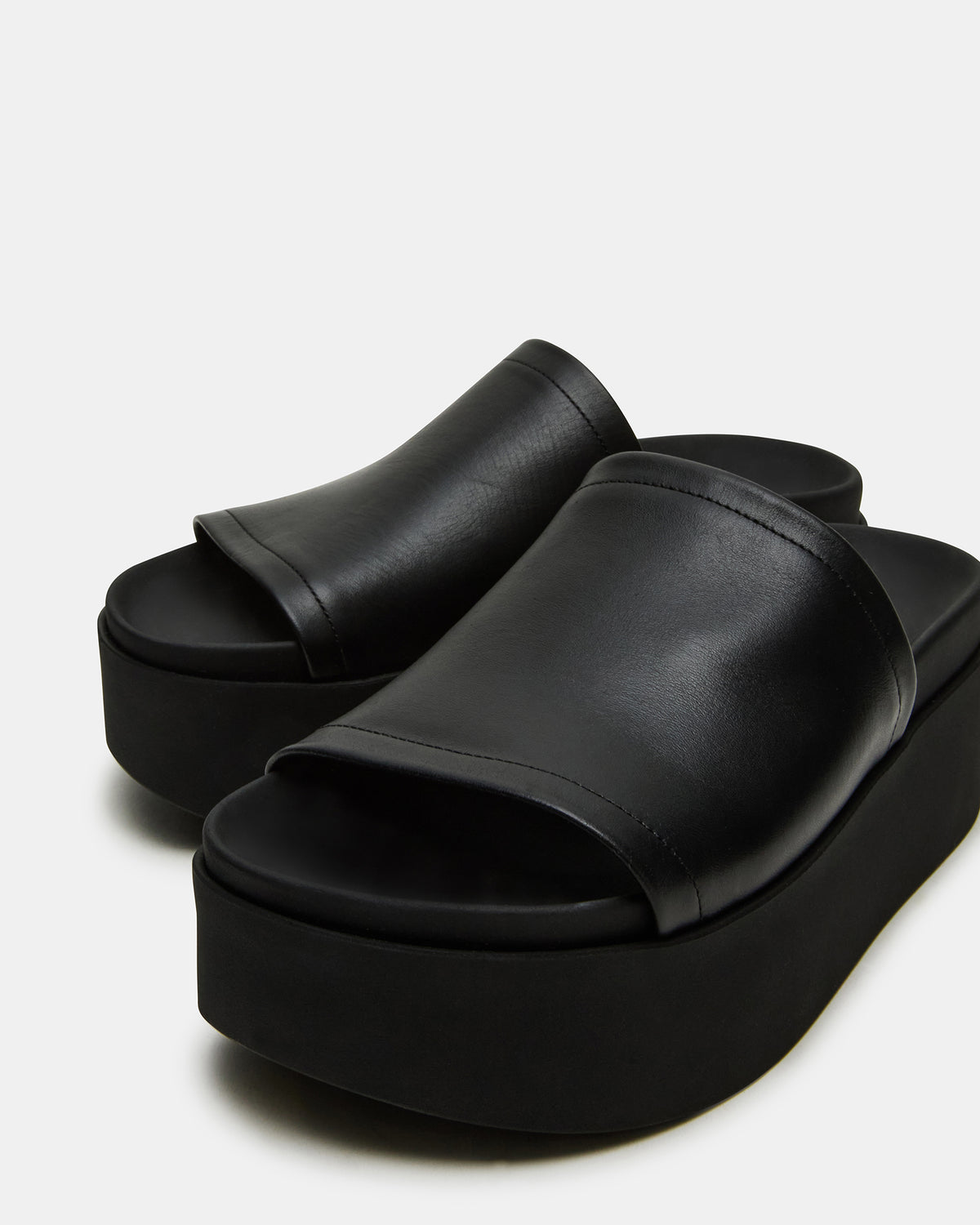 ARWEN Black Leather Women's Platform Footbed Slide Chunky Sandal | Steve Madden New