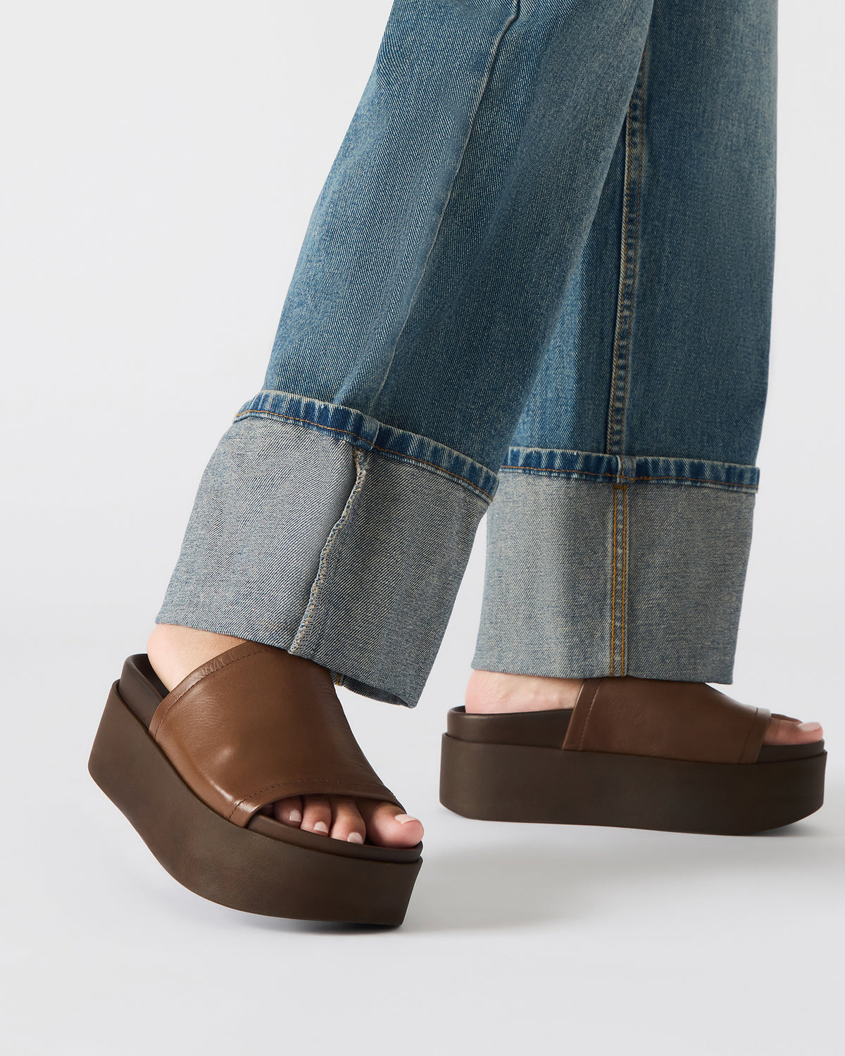 ARWEN Multi Raffia Platform Footbed Slide Chunky Women's Sandal | Steve Madden Customer Favorite