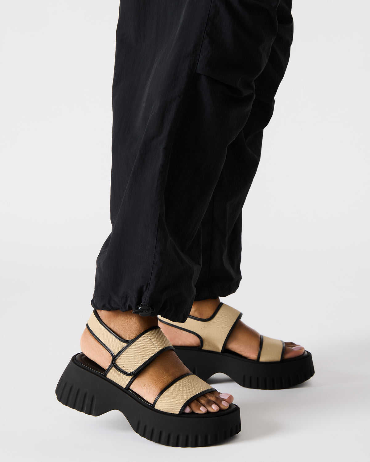 GROVER Black/Tan Women's Square-Toe Platform Sandal | Steve Madden Discount