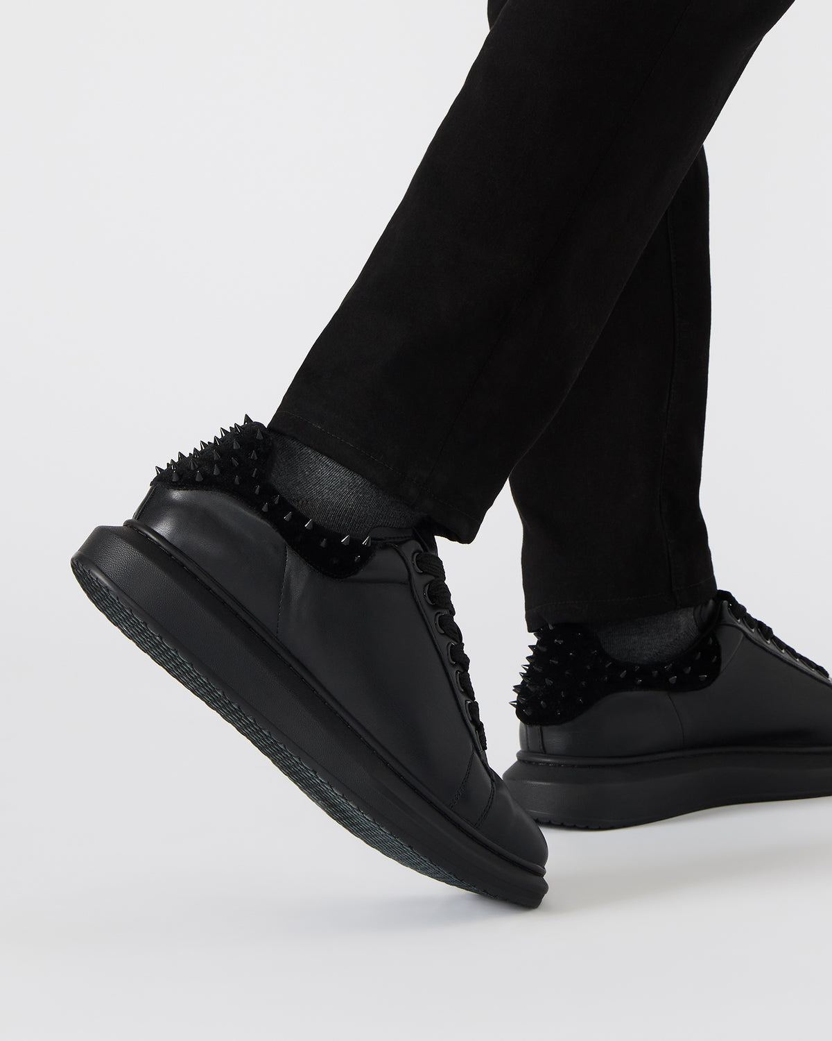 FROSTING Black Velvet Men's Low-Top Lace-Up Sneaker | Steve Madden Recommended