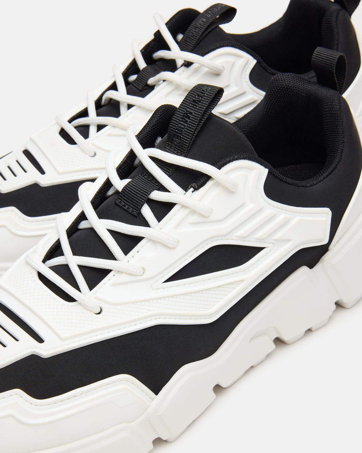 PACE Black/White Low-Top Lace-Up Men's Sneaker | Steve Madden Trending