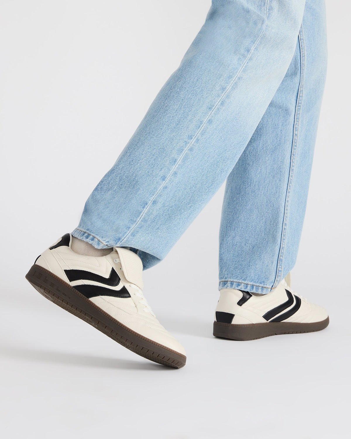 JANOS White Leather Low-Top Lace-Up Men's Sneaker | Steve Madden Popular