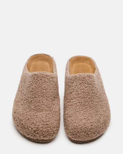WENDELIN Taupe Faux Shearling Footbed Slip-On Men's Casual Clog | Steve Madden Best Seller