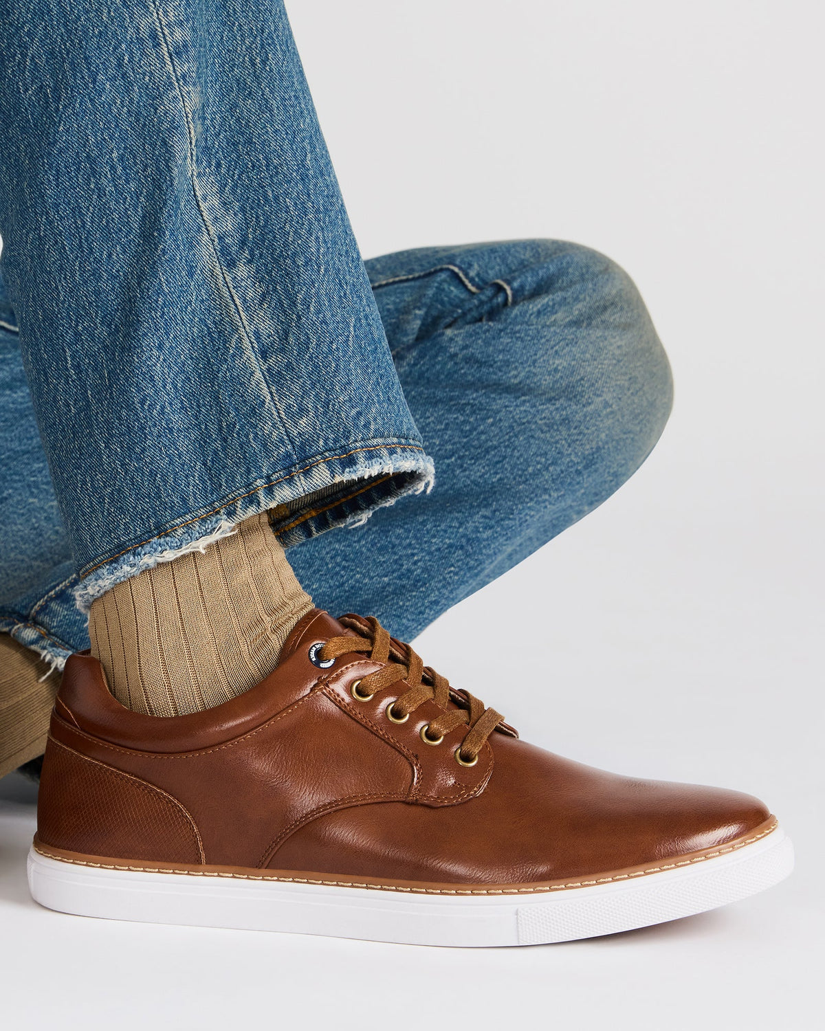 GUSS Tan Low-Top Men's Casual Shoe | Steve Madden Great Value