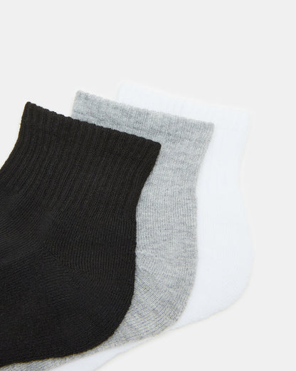 SPORT CUSHION QUARTER SOCKS BLACK/WHITE | Men's Sport Quarter Socks | Steve Madden Smart Buy