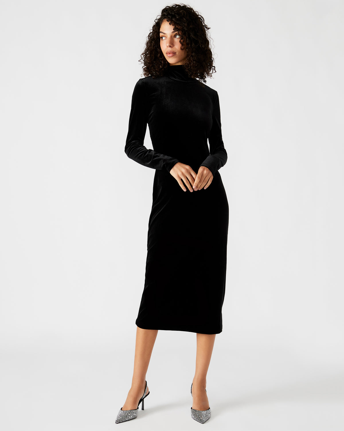 SKYLER Dress Black | Women's Long-Sleeved Turtleneck Velvet Dress | Steve Madden Trending