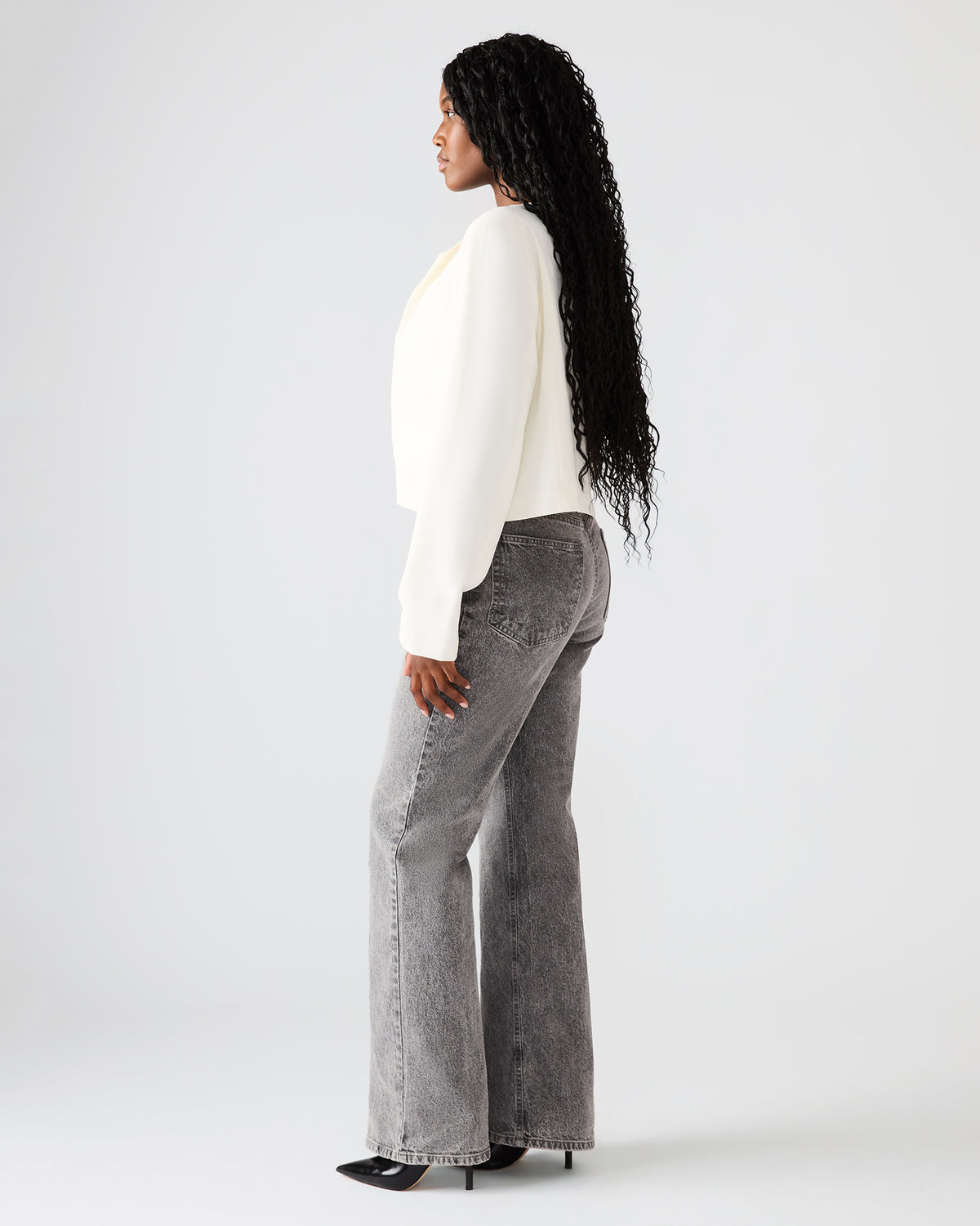 SERENEA White Women's Long-Sleeved Open-Front Blazer | Steve Madden Essential