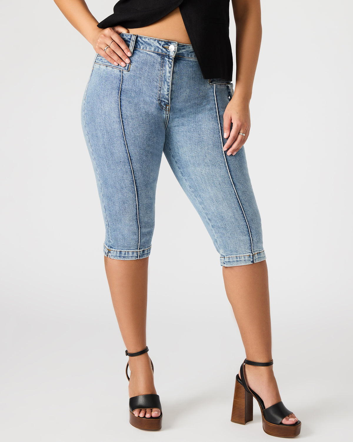 SKINNY DELRAY Denim Women's Fitted Capri Pants | Steve Madden Premium