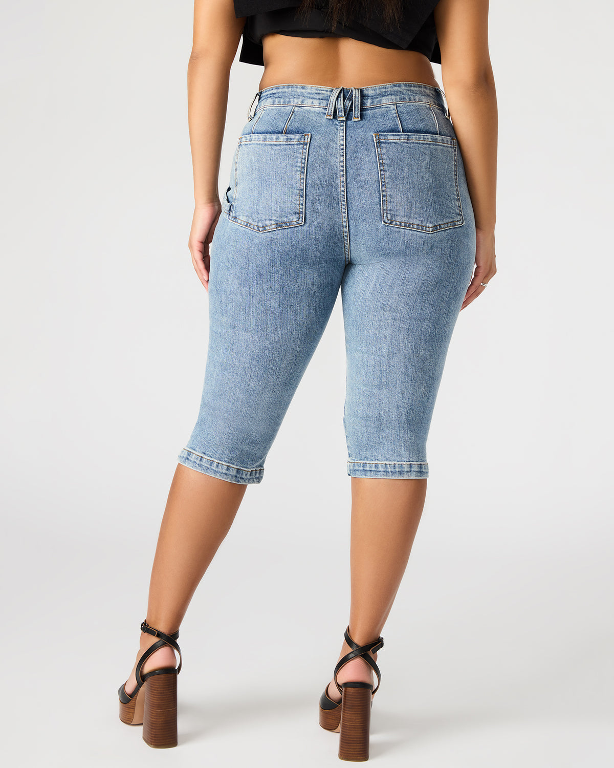SKINNY DELRAY Denim Women's Fitted Capri Pants | Steve Madden Premium
